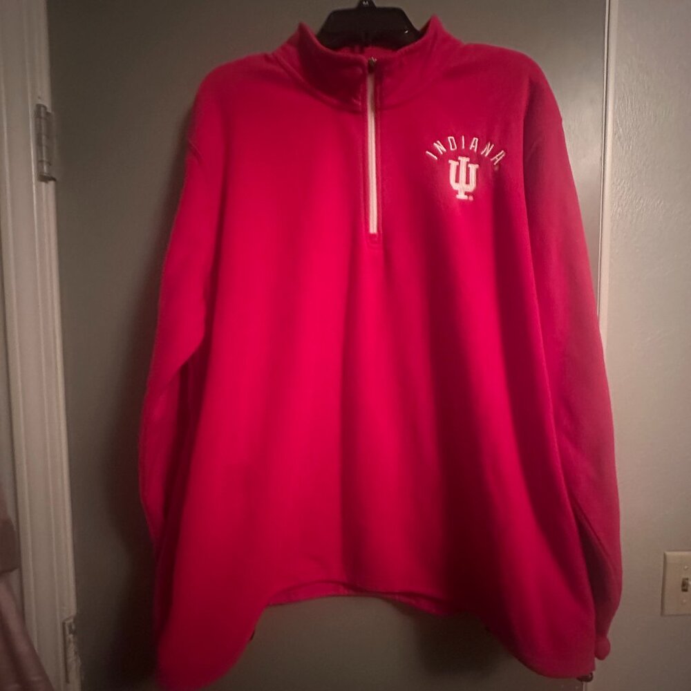 Indiana University Hoosiers Men's Fleece 1/4 zip pullover. Size XL